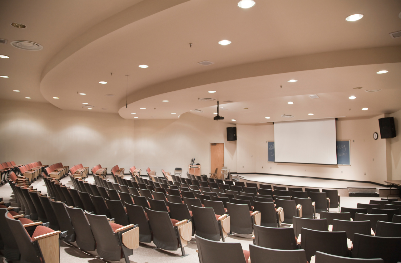 Ipari villanyszerelési kivitelezés csarnokban